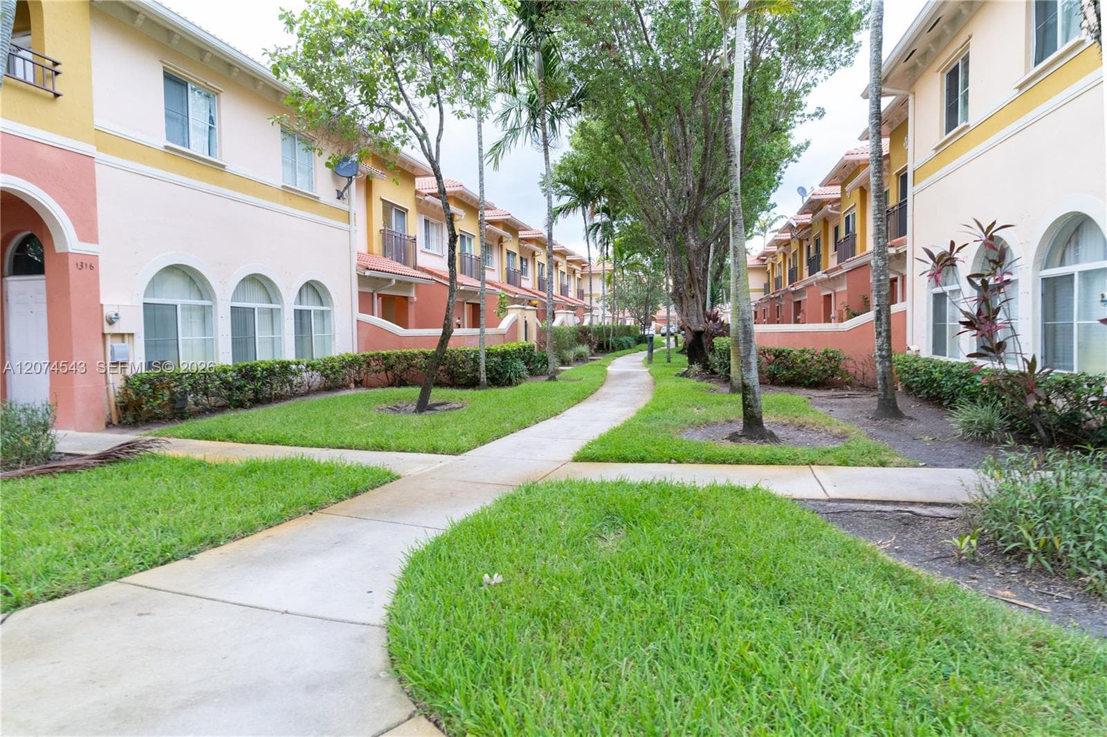 1410 S Santa Catalina Cir, North Lauderdale, FL 33068 — zdjęcie 2