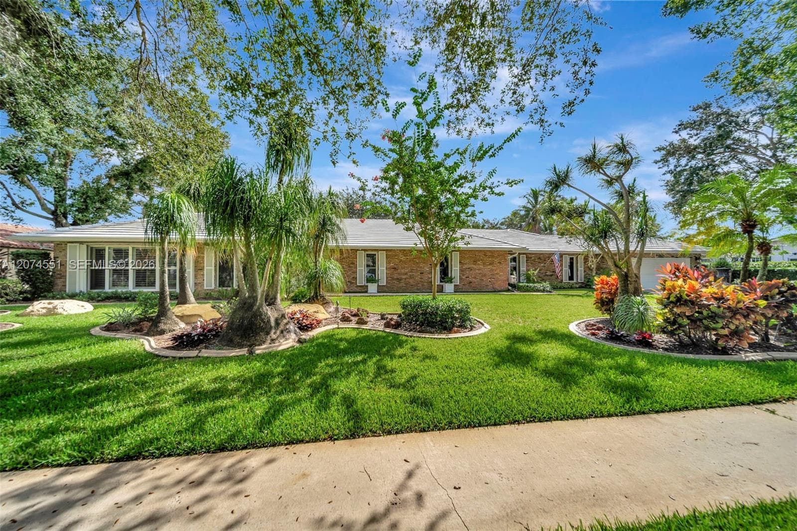 560 W Tropical Way, Plantation, FL 33317 — zdjęcie 2