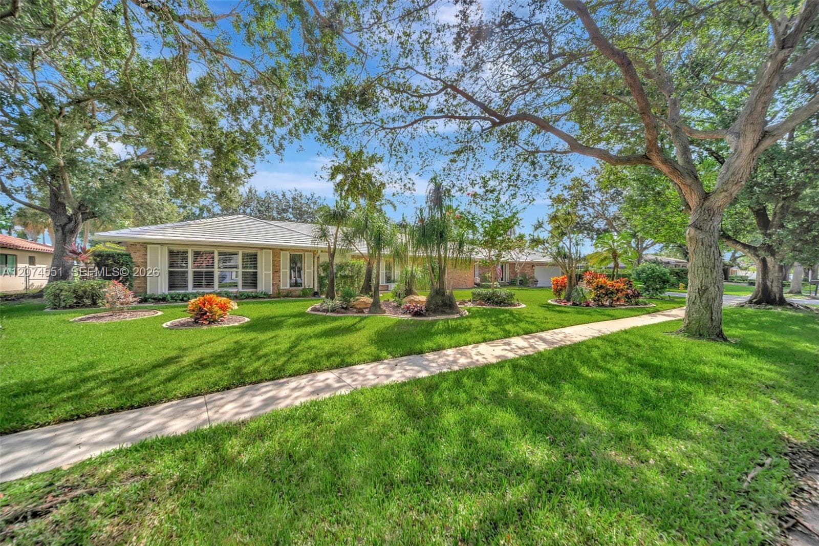 560 W Tropical Way, Plantation, FL 33317