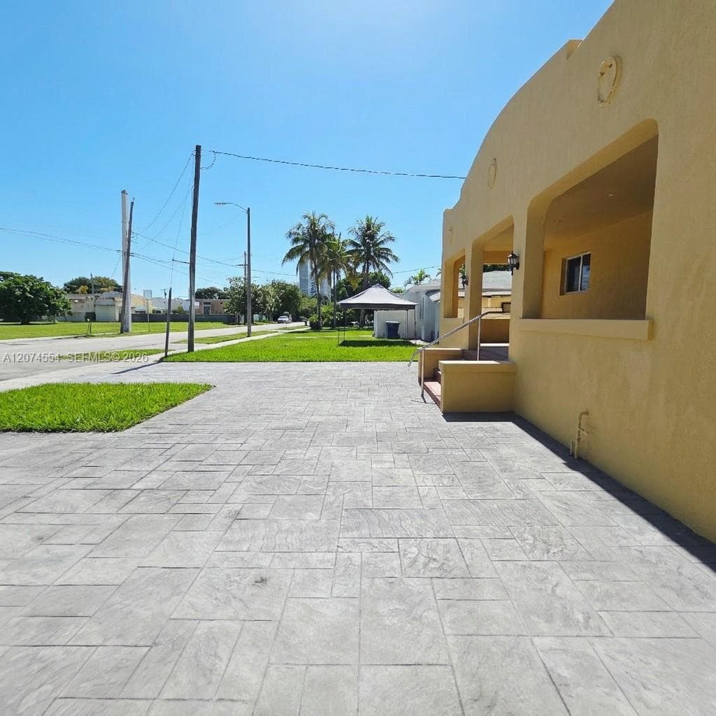 1934 NW 35th St, Miami, FL 33142