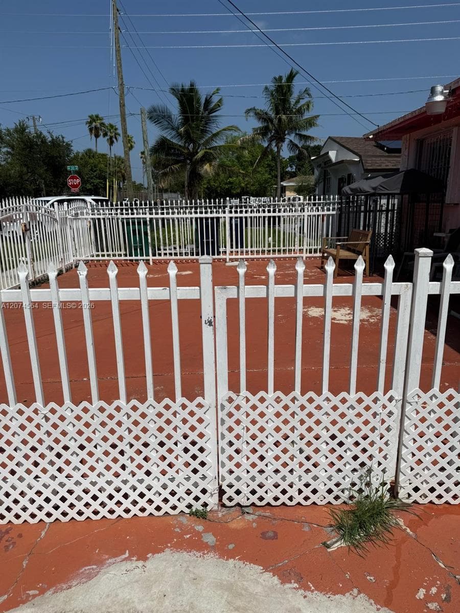 3010 NW 32nd St, Miami, FL 33142 — zdjęcie 5
