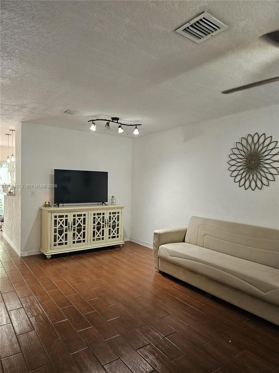 126 Hidden Ct Rd # 27-D, Hollywood, FL 33023 — zdjęcie 3