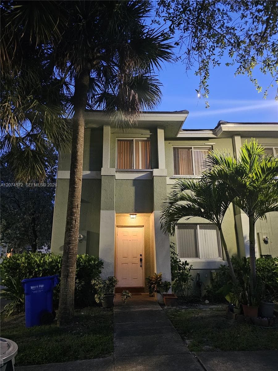 126 Hidden Ct Rd # 27-D, Hollywood, FL 33023
