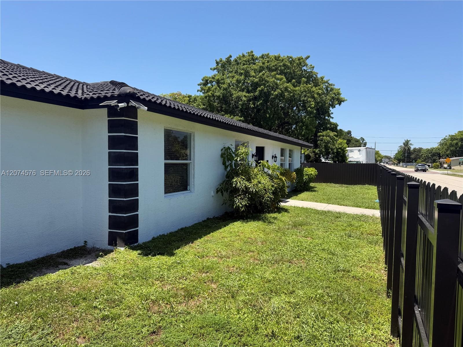 5201 SW 22nd St, West Park, FL 33023