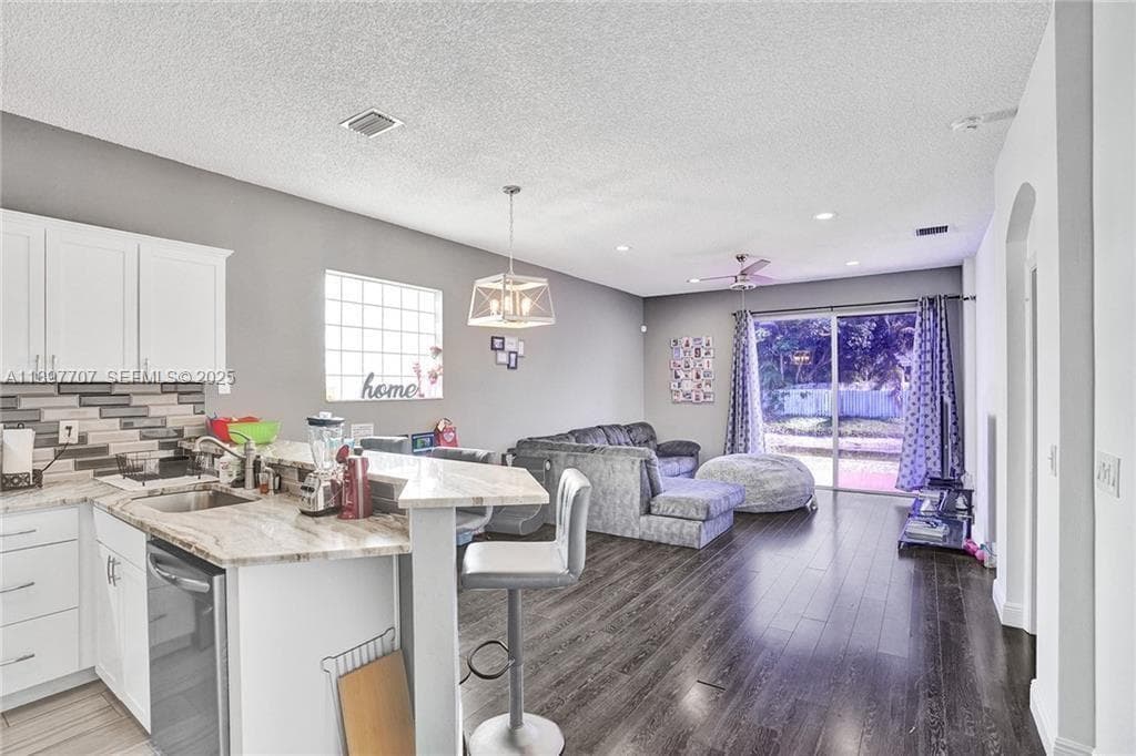 4824 NW 19TH Street, Coconut Creek, FL 33063 — zdjęcie 5
