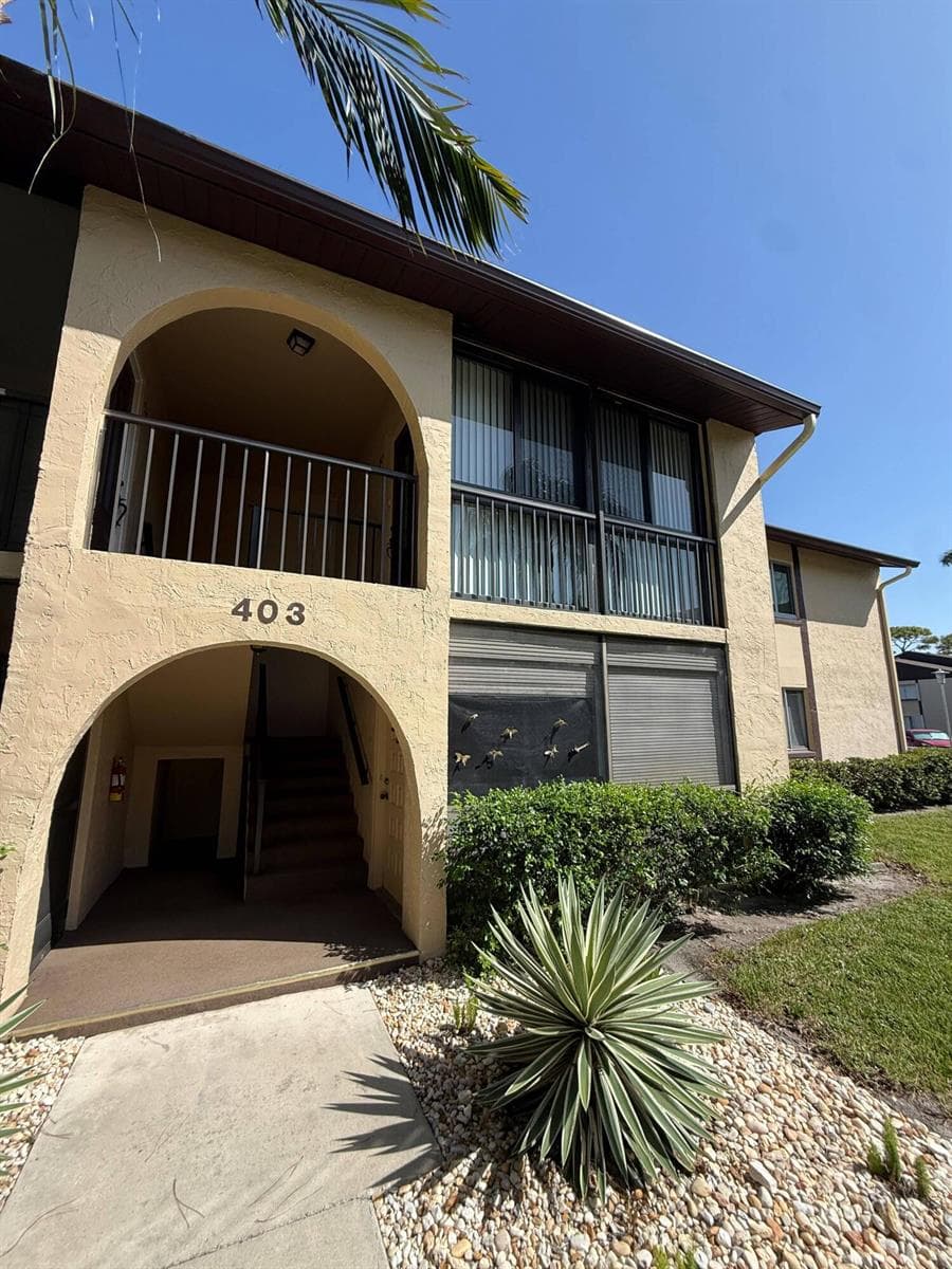 403 PINE GLEN Lane # C-2, FL 33463