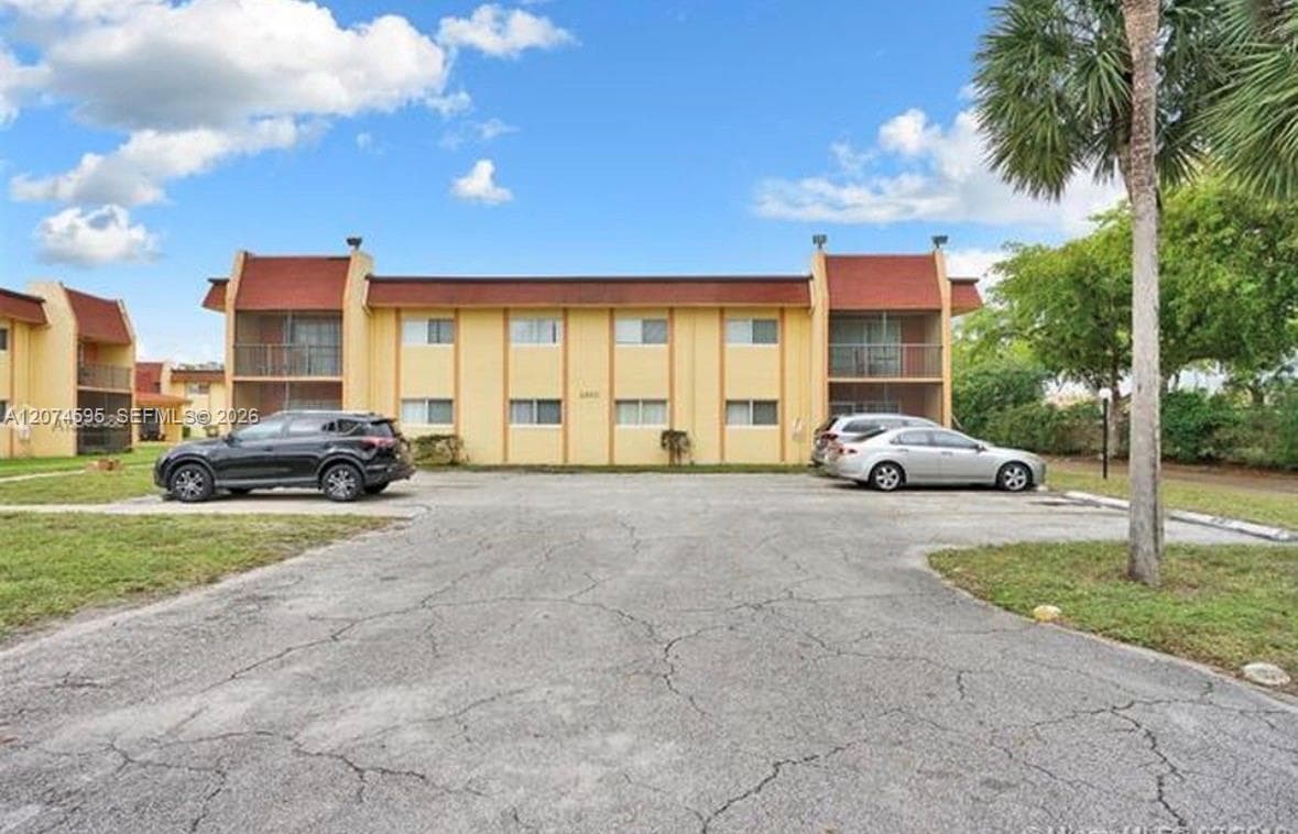 2960 NW 55th Ave # 2D, Lauderhill, FL 33313