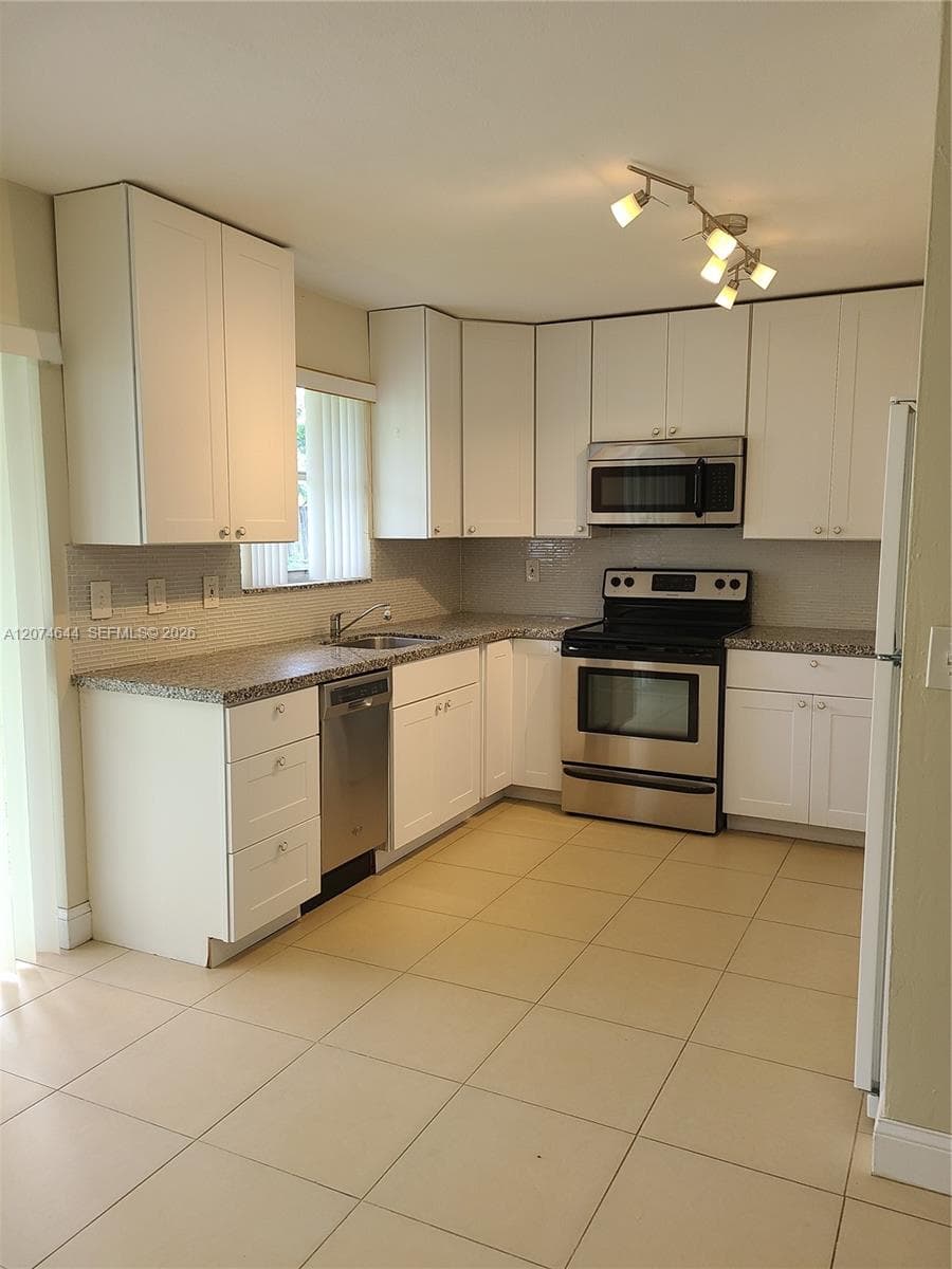6580 Grant St, Hollywood, FL 33024 — zdjęcie 2