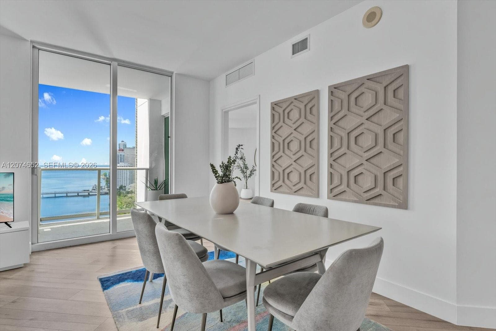 300 S Biscayne Blvd # T-1708, Miami, FL 33131 — zdjęcie 2
