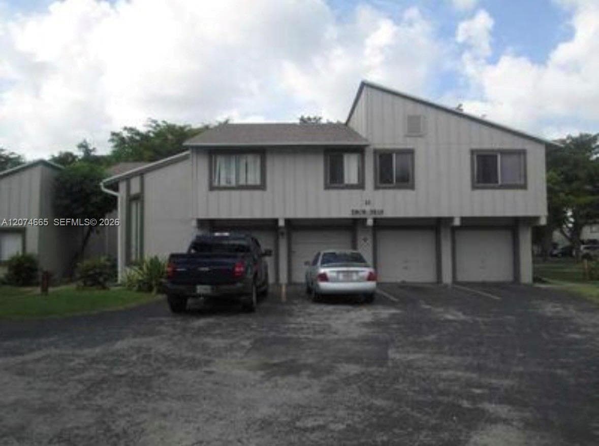 5810 NW 22nd St # 21-B, Lauderhill, FL 33313