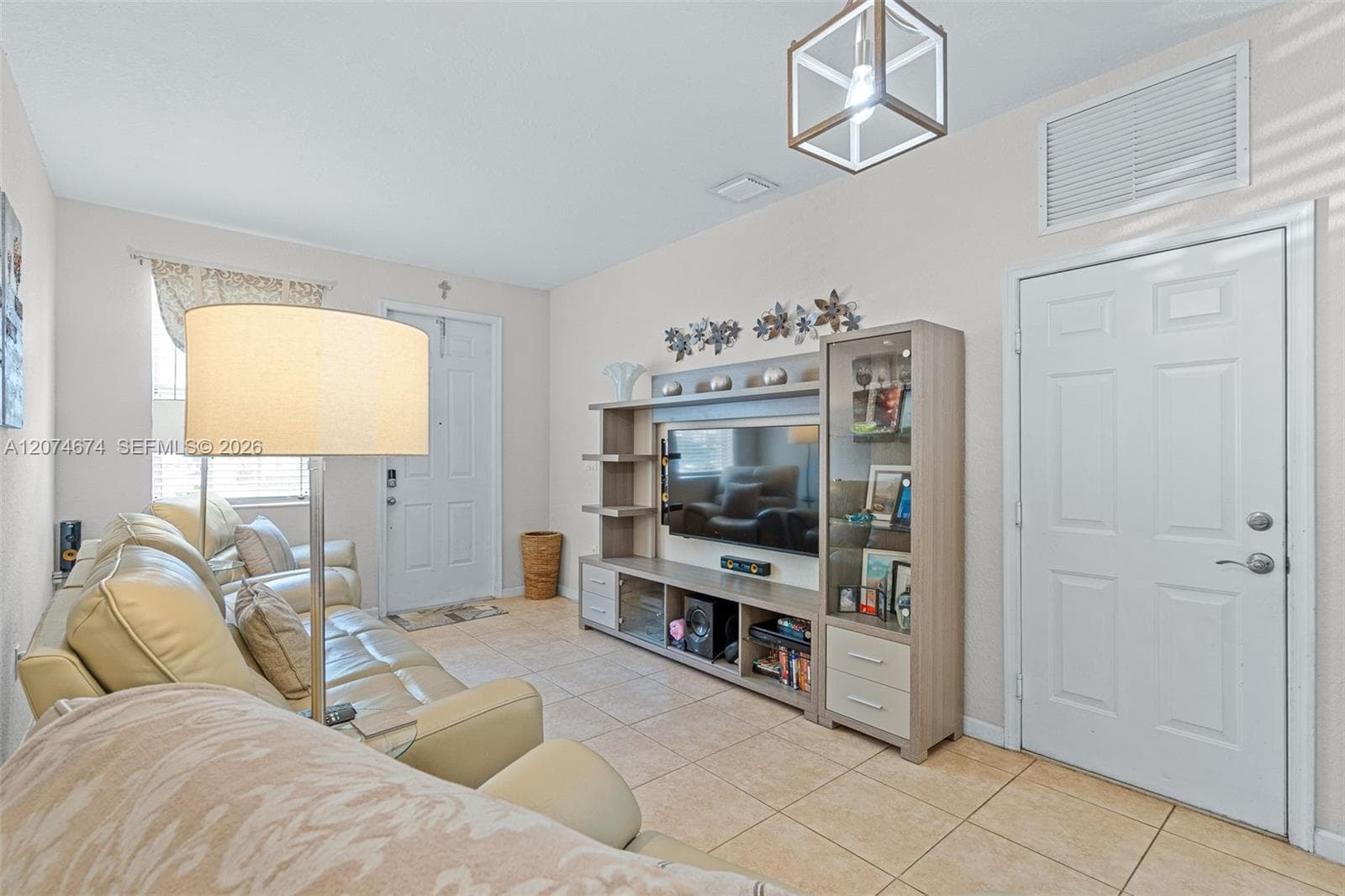 1034 NE 30th Ave, Homestead, FL 33033 — zdjęcie 3