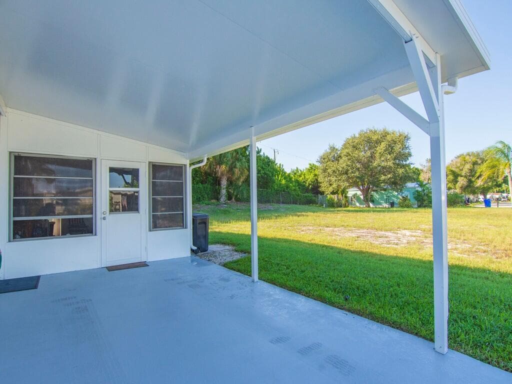 385 NE Jade Circle, Jensen Beach, FL 34957 — zdjęcie 4