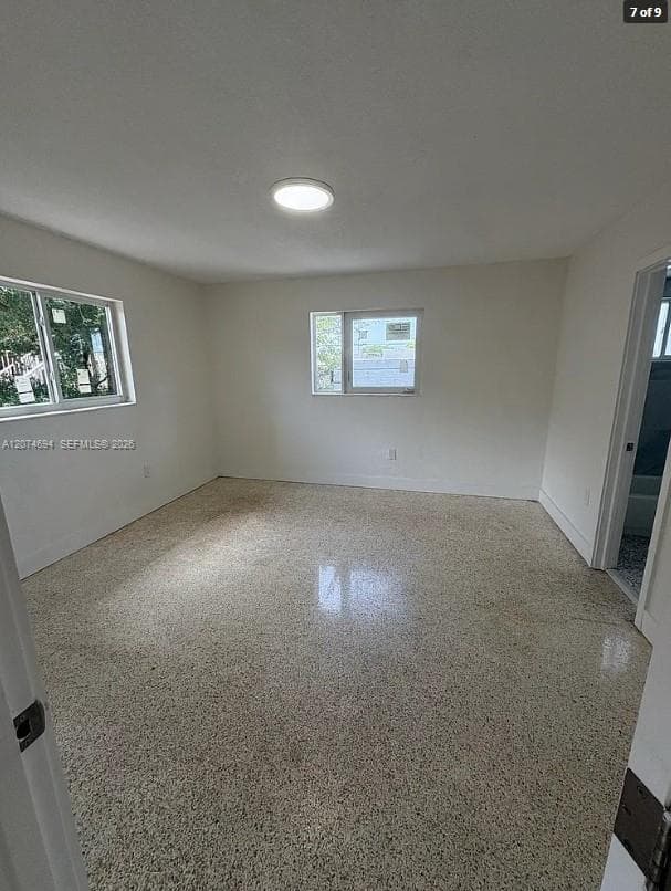 1811 NW 19th Ter # 8, Miami, FL 33125 — zdjęcie 3