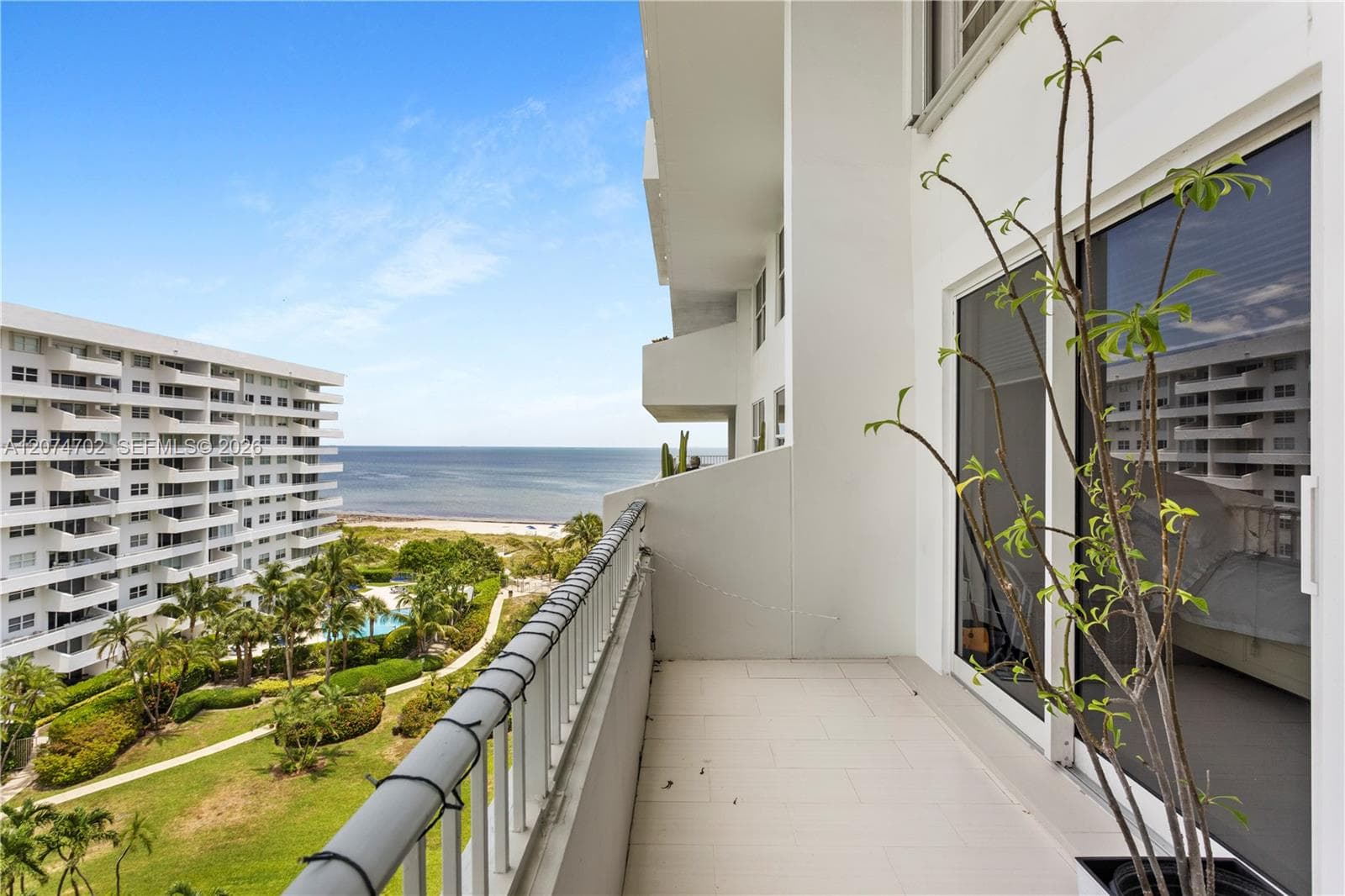 199 Ocean Lane Dr # 902, Key Biscayne, FL 33149