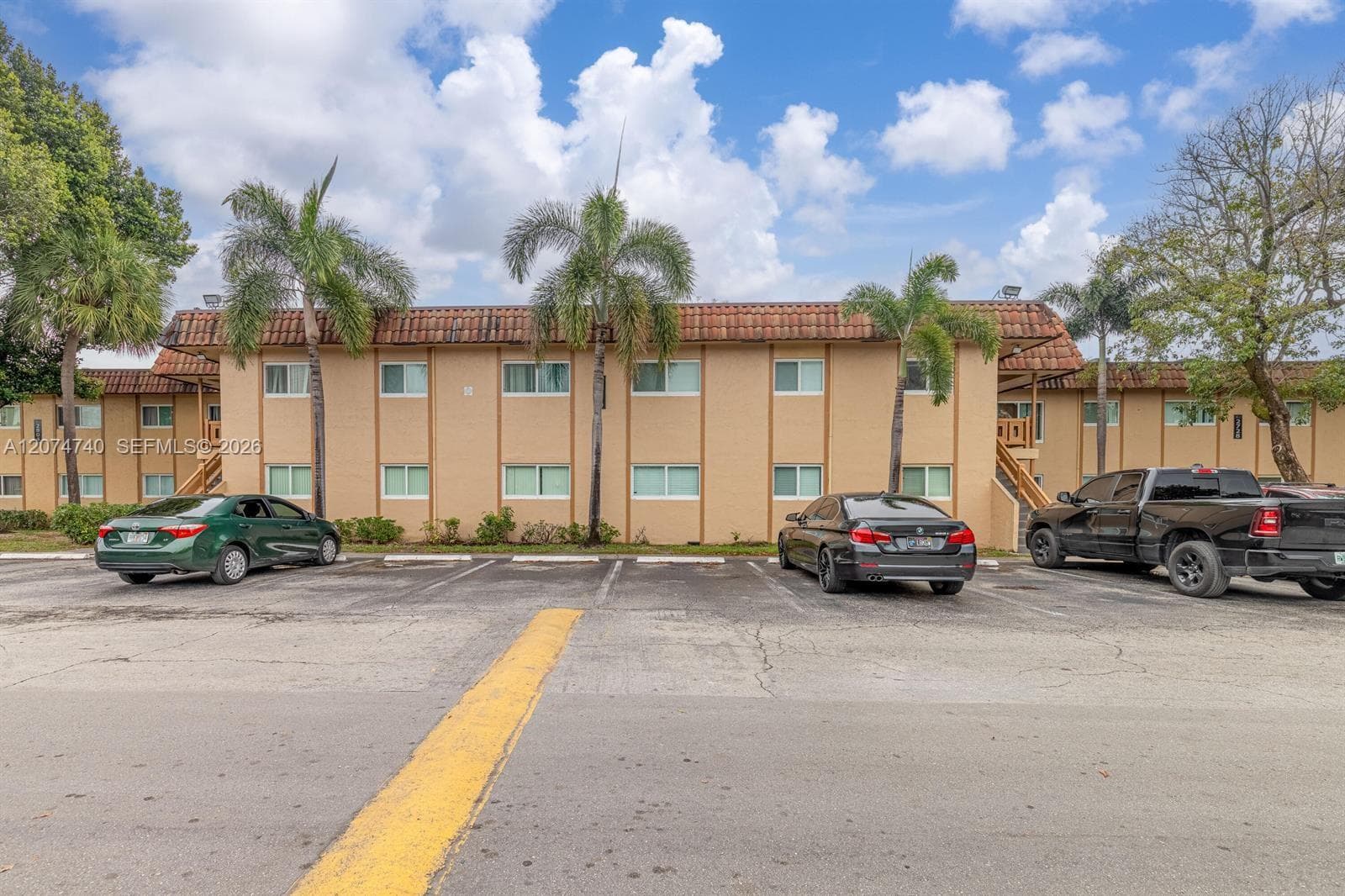 2804 NW 39th Way # 201, Lauderdale Lakes, FL 33311