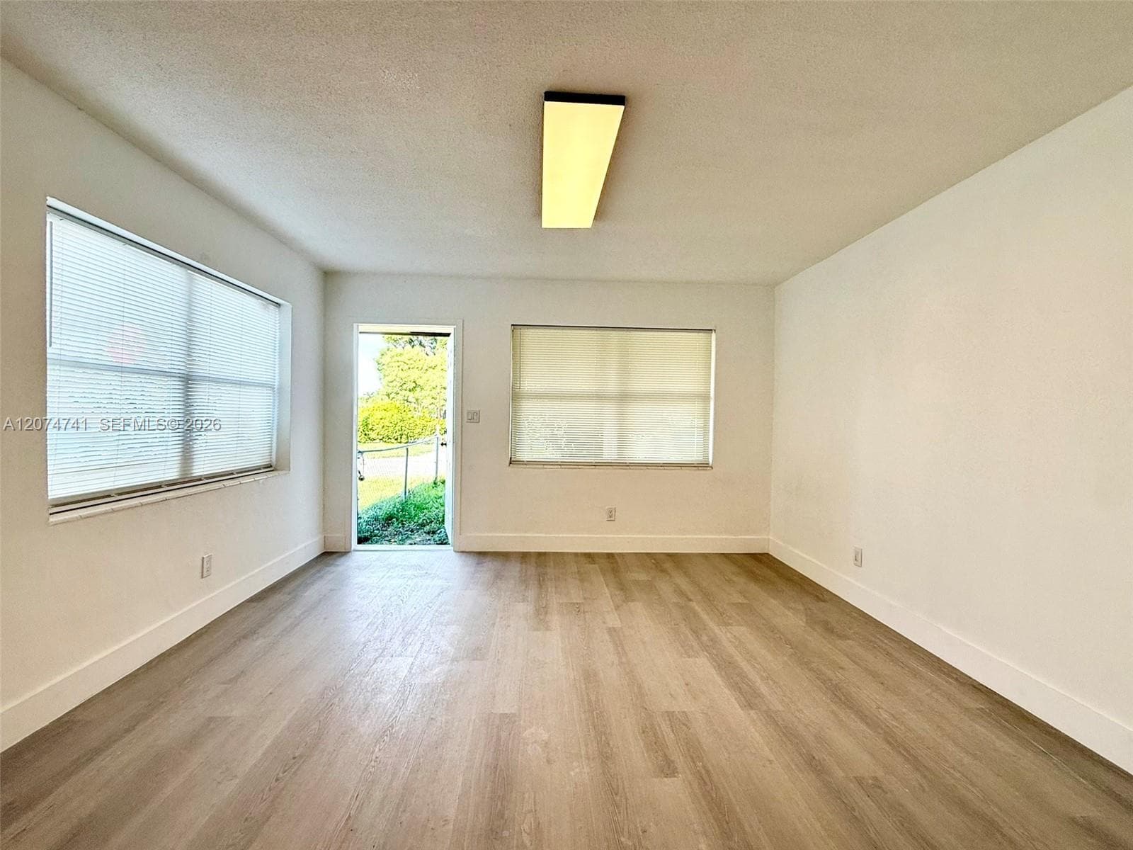 910 SW 2nd Ave # 910, Hallandale Beach, FL 33009 — zdjęcie 3