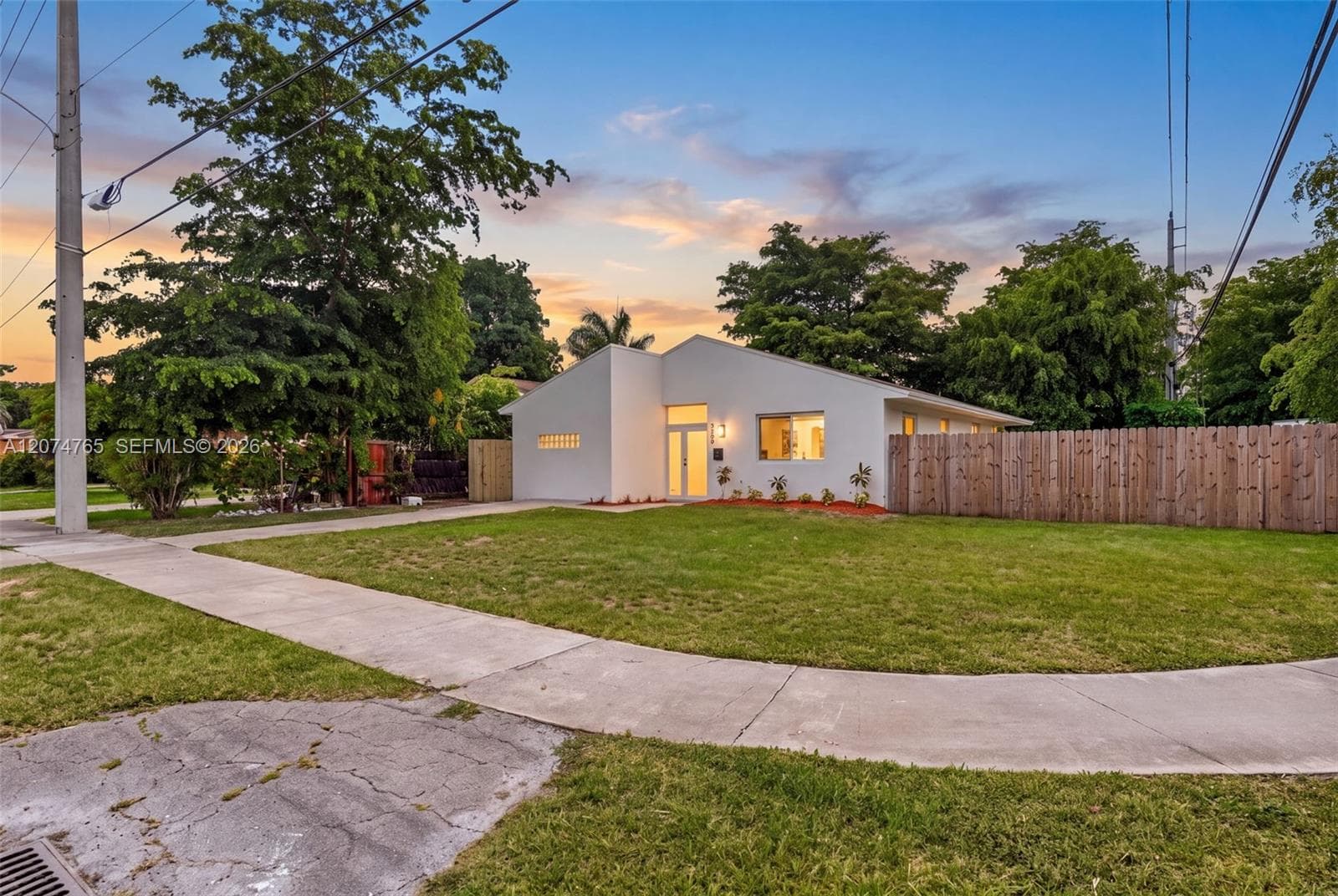 2390 Superior St, Opa-Locka, FL 33054 — zdjęcie 2