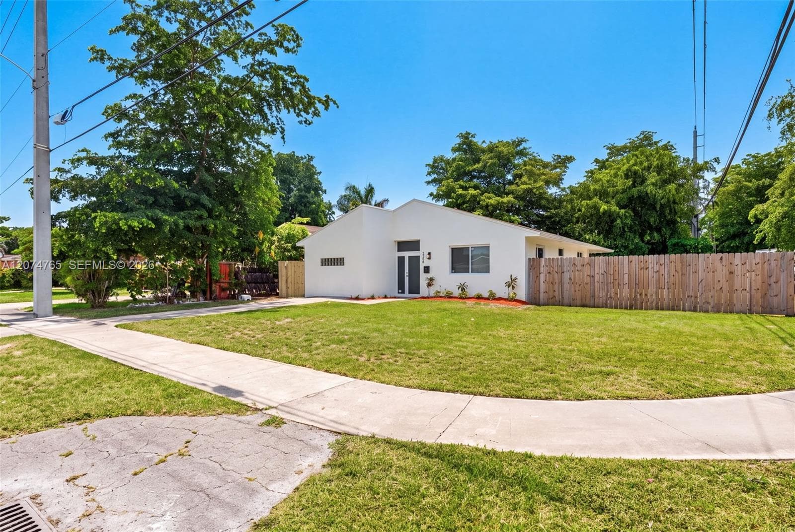 2390 Superior St, Opa-Locka, FL 33054 — zdjęcie 3