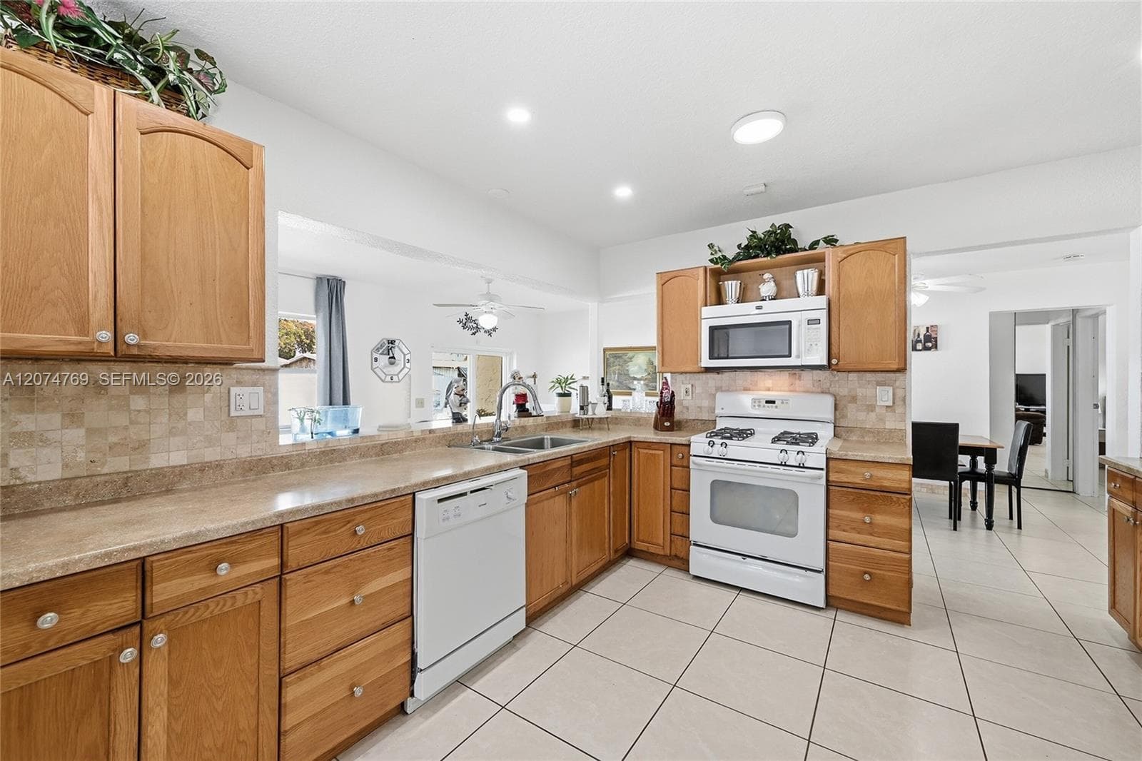 8641 NW 25th Ct, Sunrise, FL 33322 — zdjęcie 5