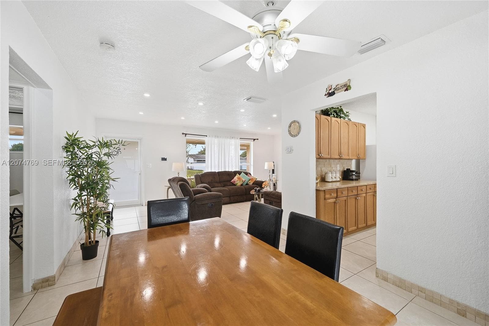 8641 NW 25th Ct, Sunrise, FL 33322 — zdjęcie 4