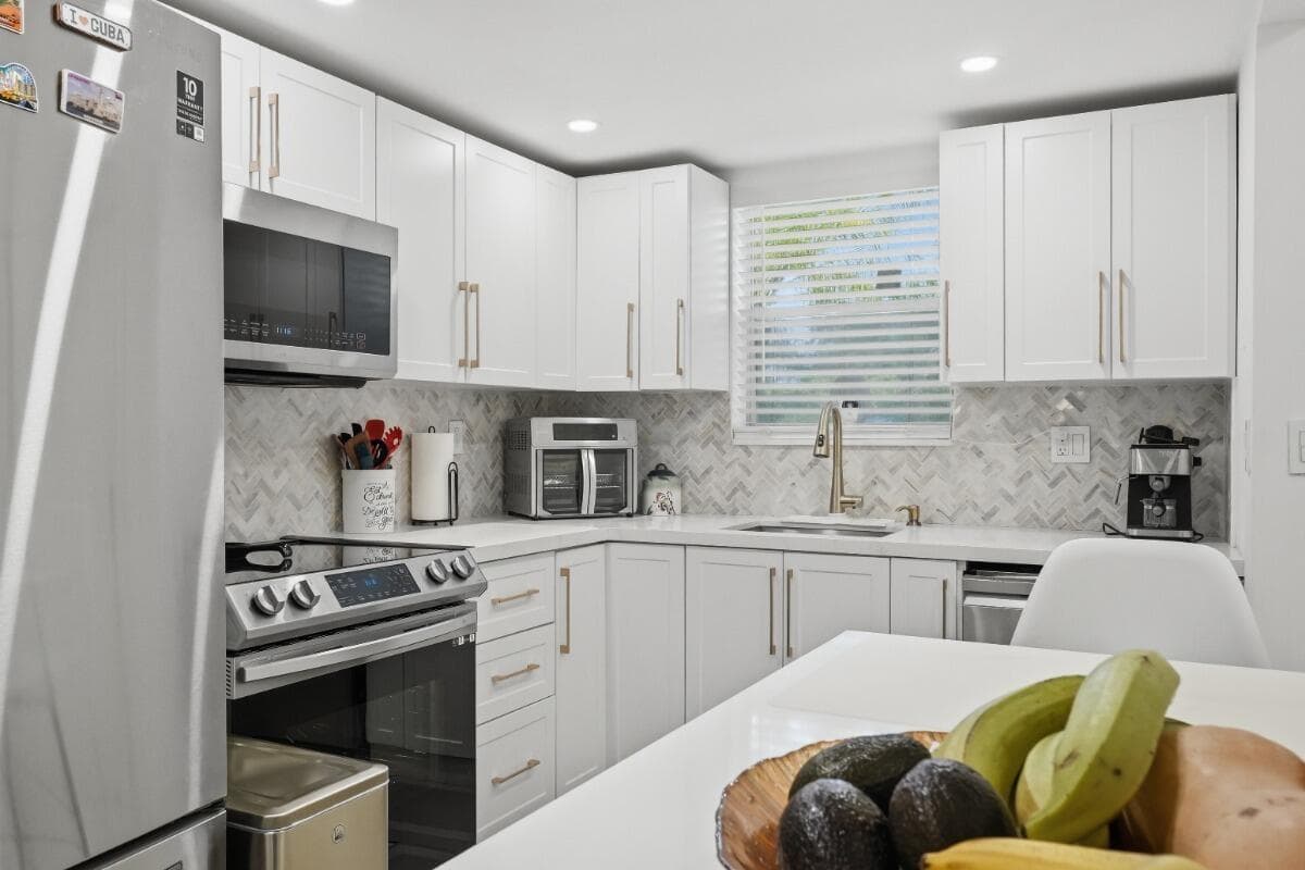 6100 NW 44TH Street # 104, Lauderhill, FL 33319