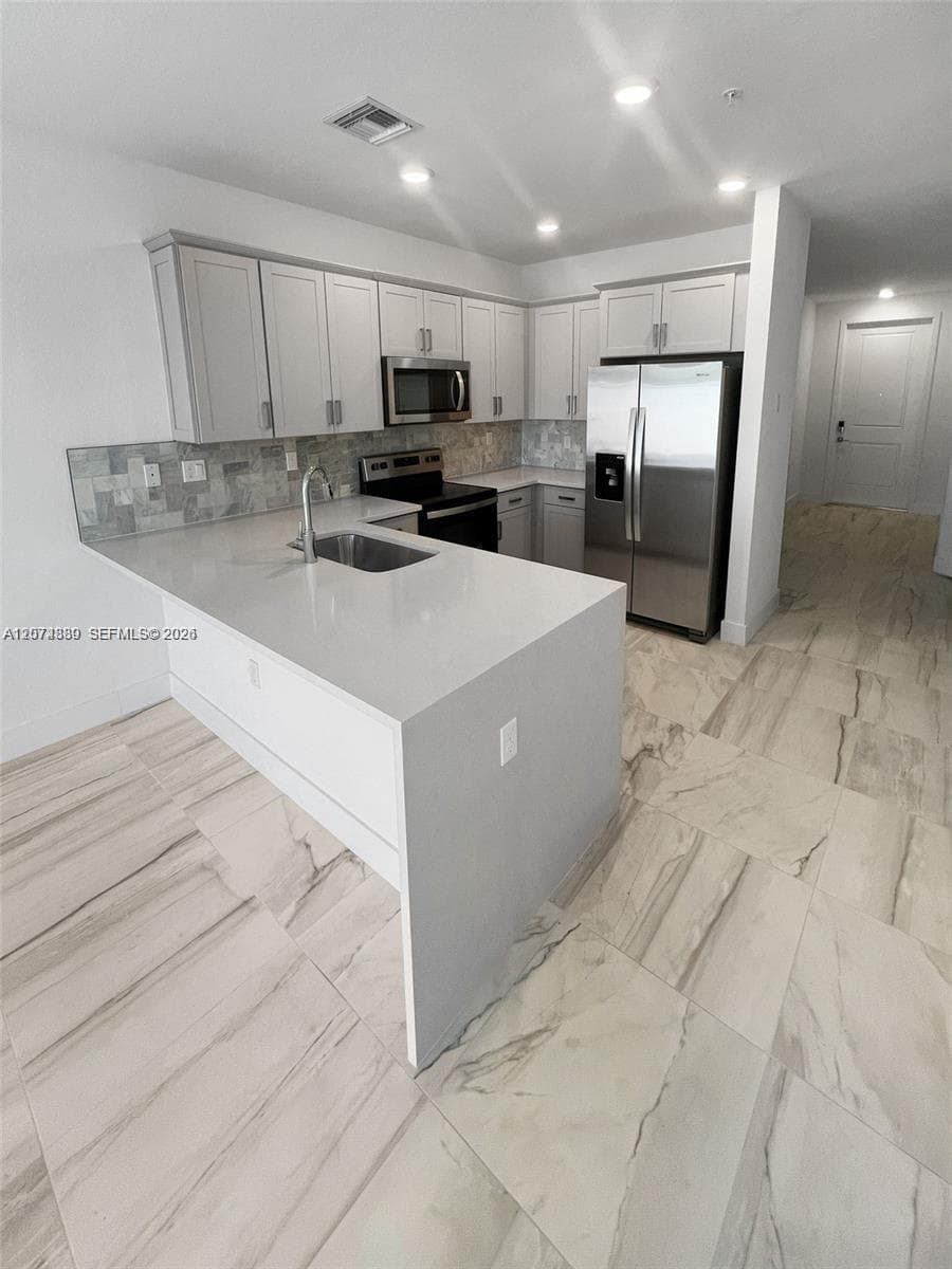 17025 SW 1st Street, Pembroke Pines, FL 33027 — zdjęcie 3
