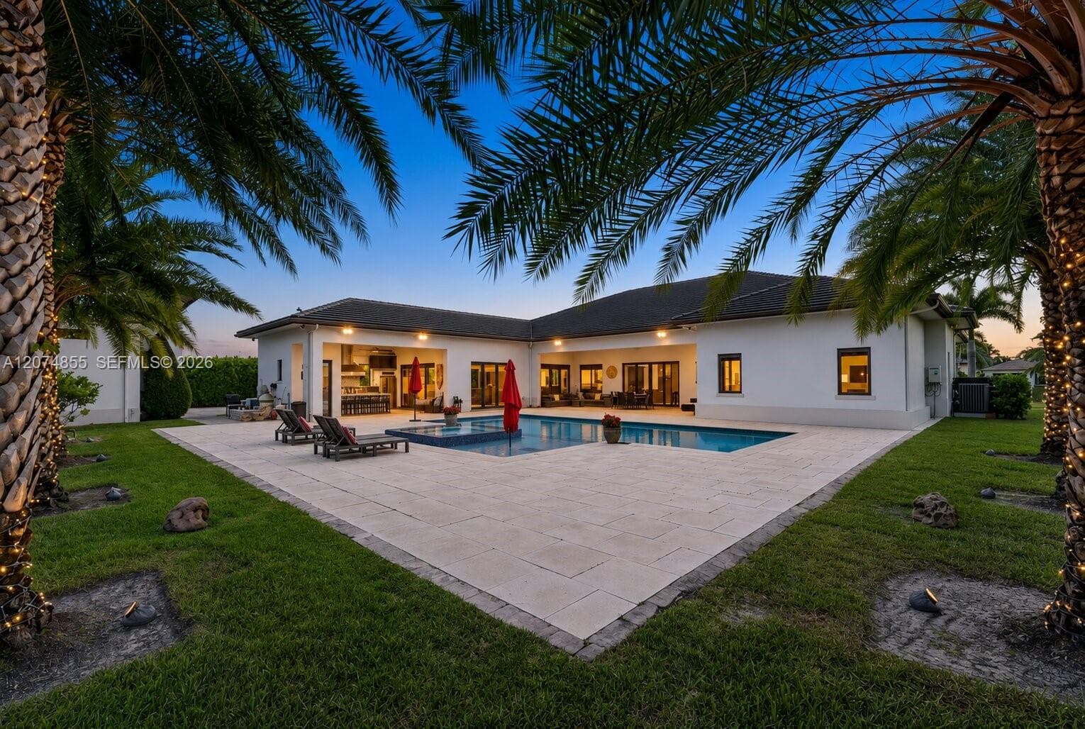 10352 NW 131st St, Hialeah Gardens, FL 33018 — zdjęcie 2