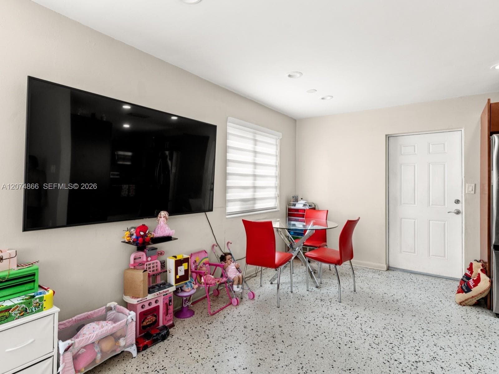 740 NW 32nd Ct, Miami, FL 33125 — zdjęcie 3