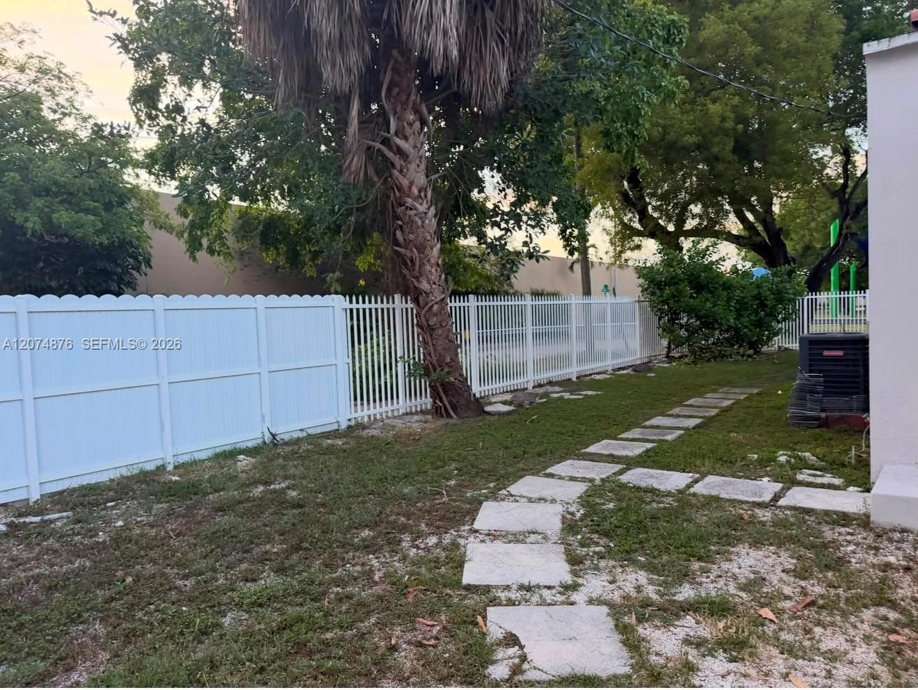 586 NW 48th St # 1, Miami, FL 33127 — zdjęcie 4