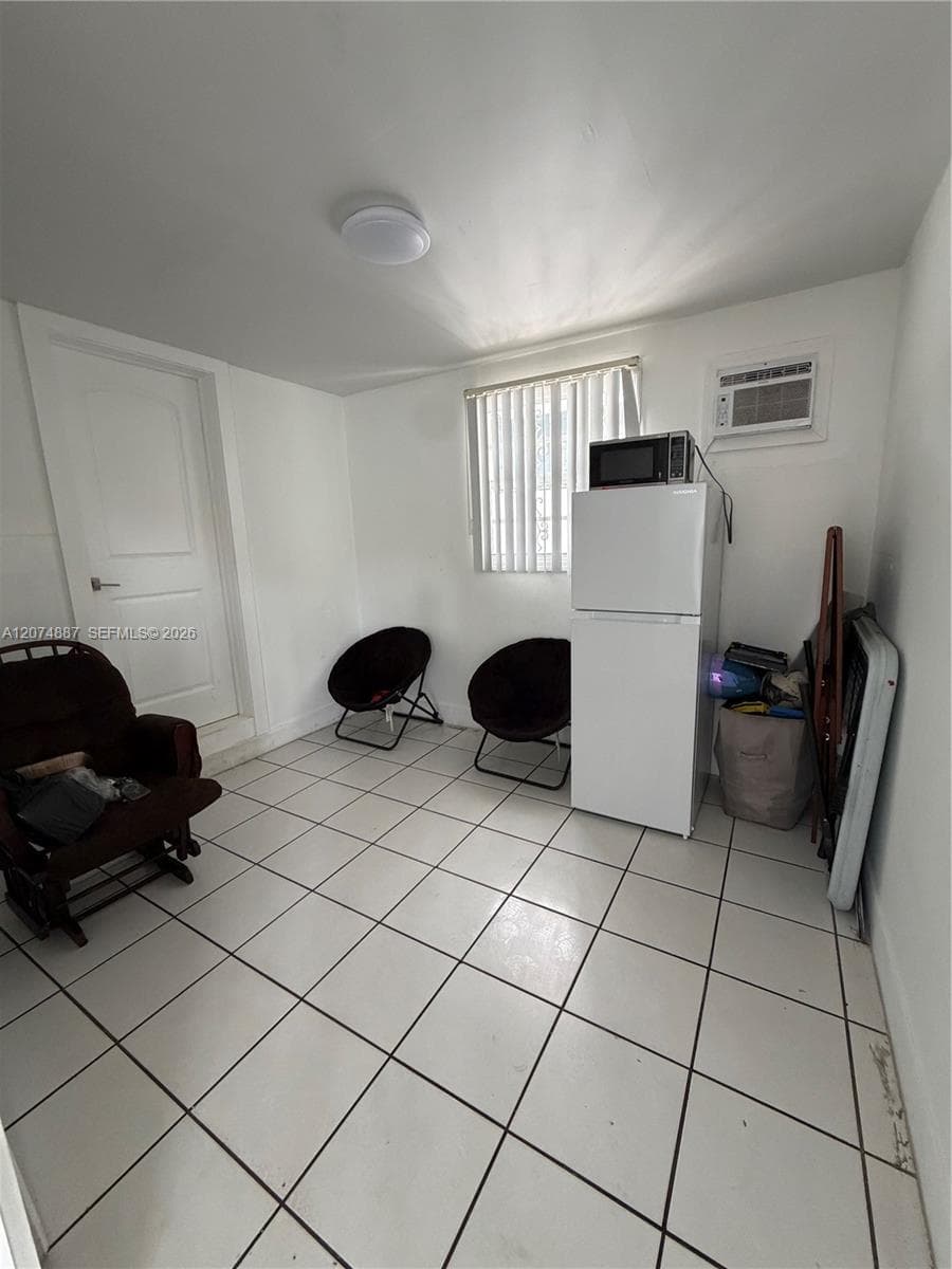1864 NW 27th St # B, Miami, FL 33142 — zdjęcie 4