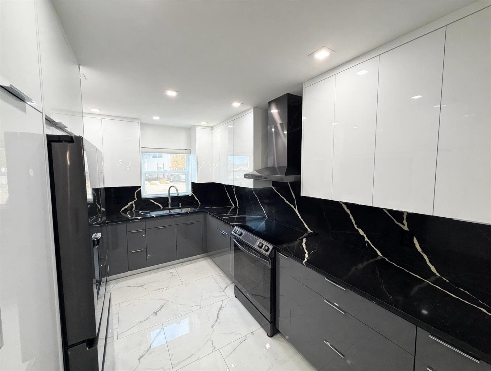 9054 NW 35TH Place, Sunrise, FL 33351 — zdjęcie 2