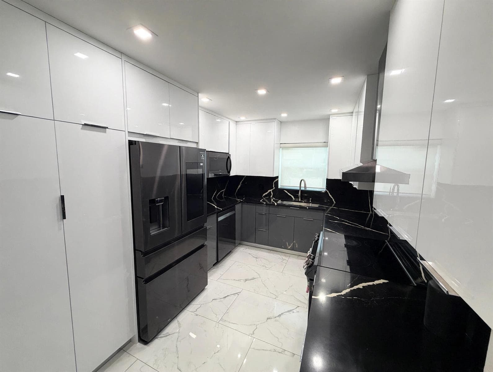 9054 NW 35TH Place, Sunrise, FL 33351 — zdjęcie 3