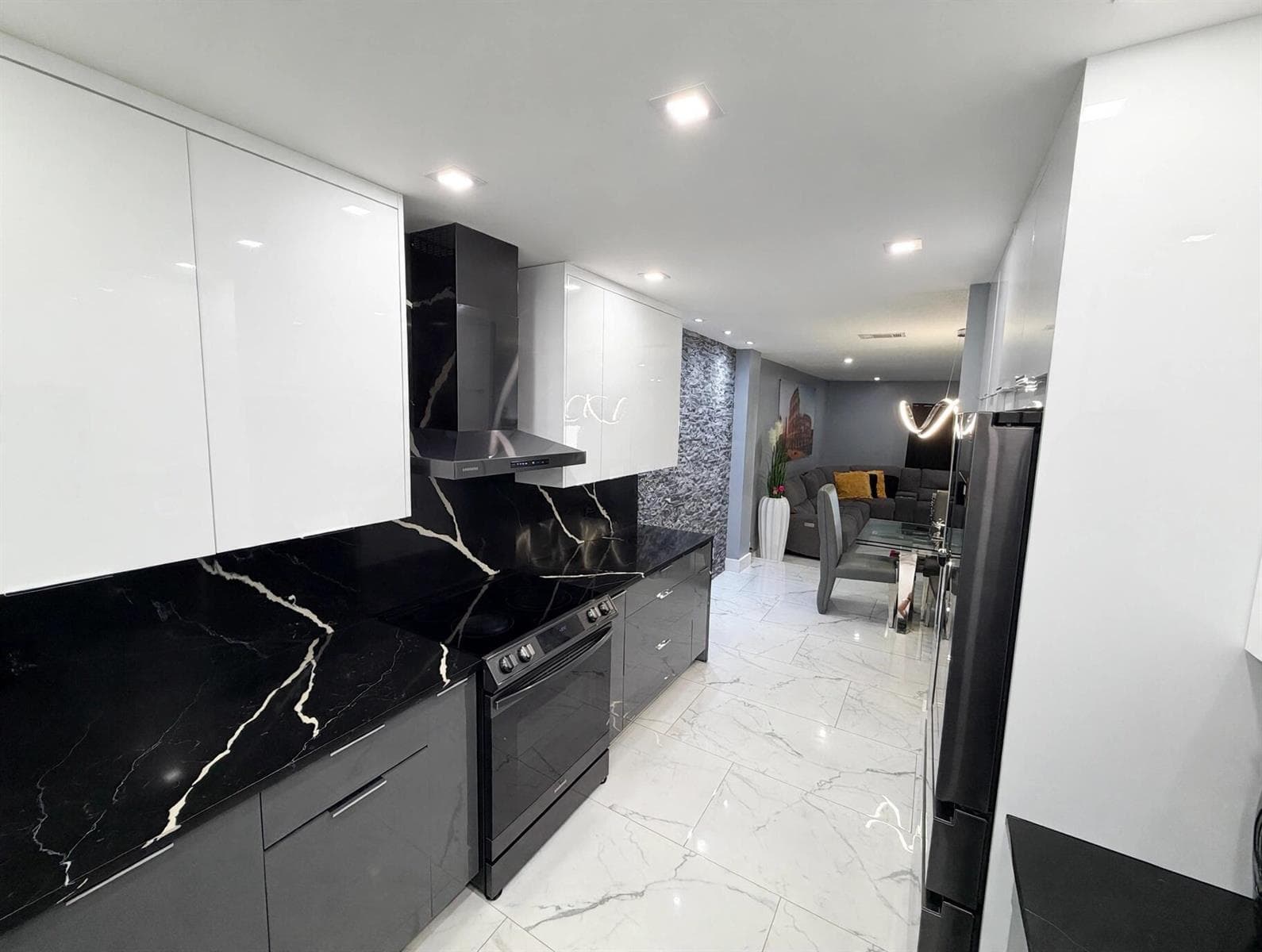 9054 NW 35TH Place, Sunrise, FL 33351 — zdjęcie 4