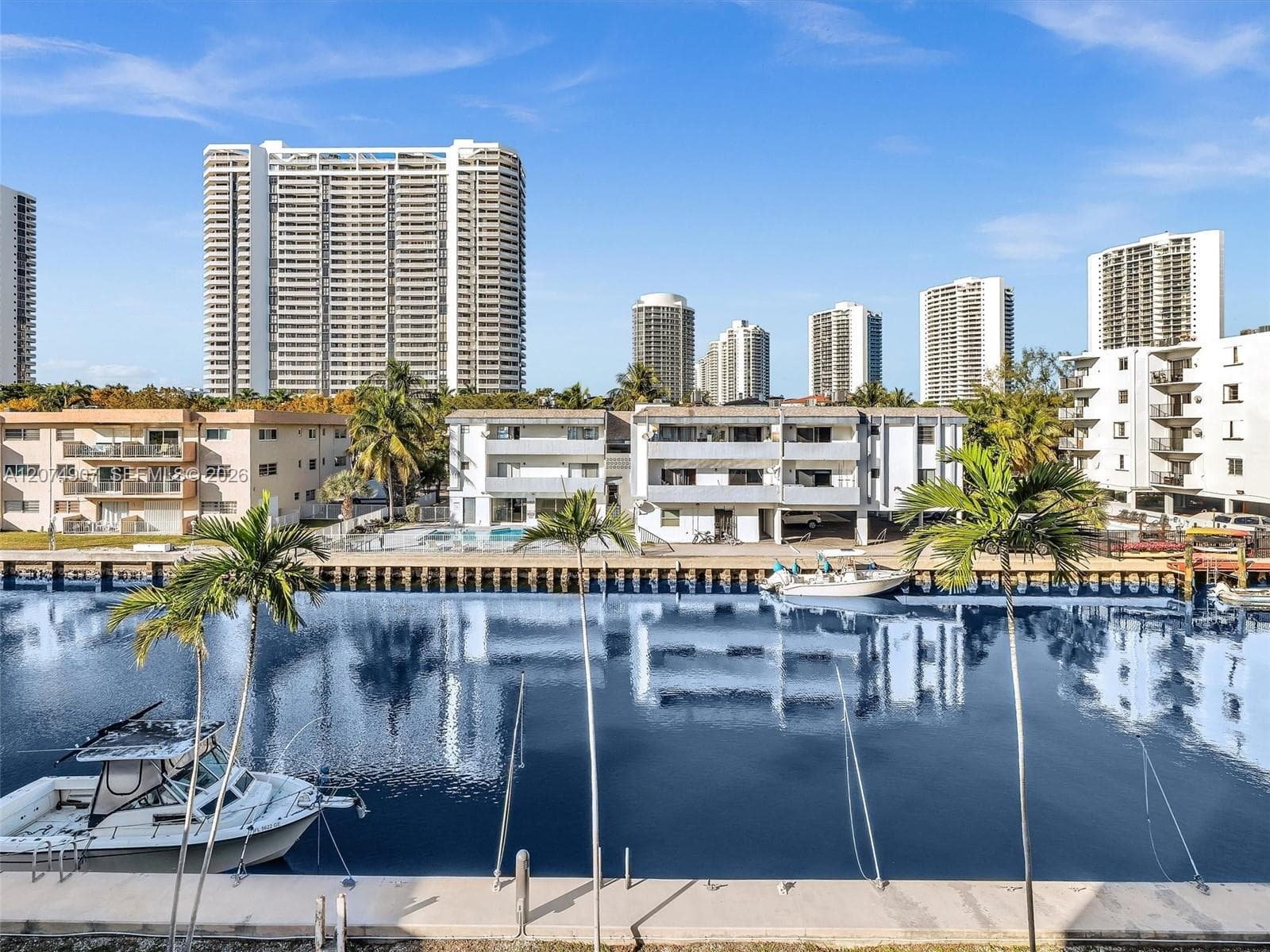 3601 NE 170th St # 301 - DOCK, North Miami Beach, FL 33160 — zdjęcie 5