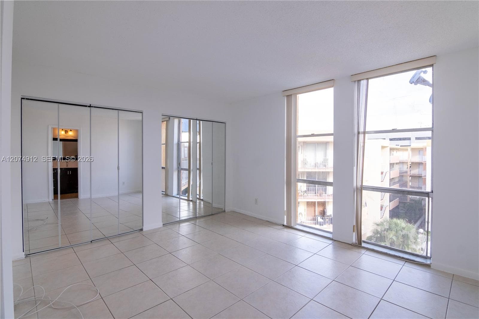 1750 W 46th St # 521, Hialeah, FL 33012 — zdjęcie 2
