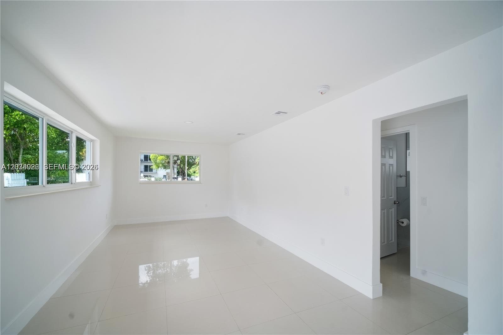 2388-2390 NE 173rd St, North Miami Beach, FL 33160 — zdjęcie 5
