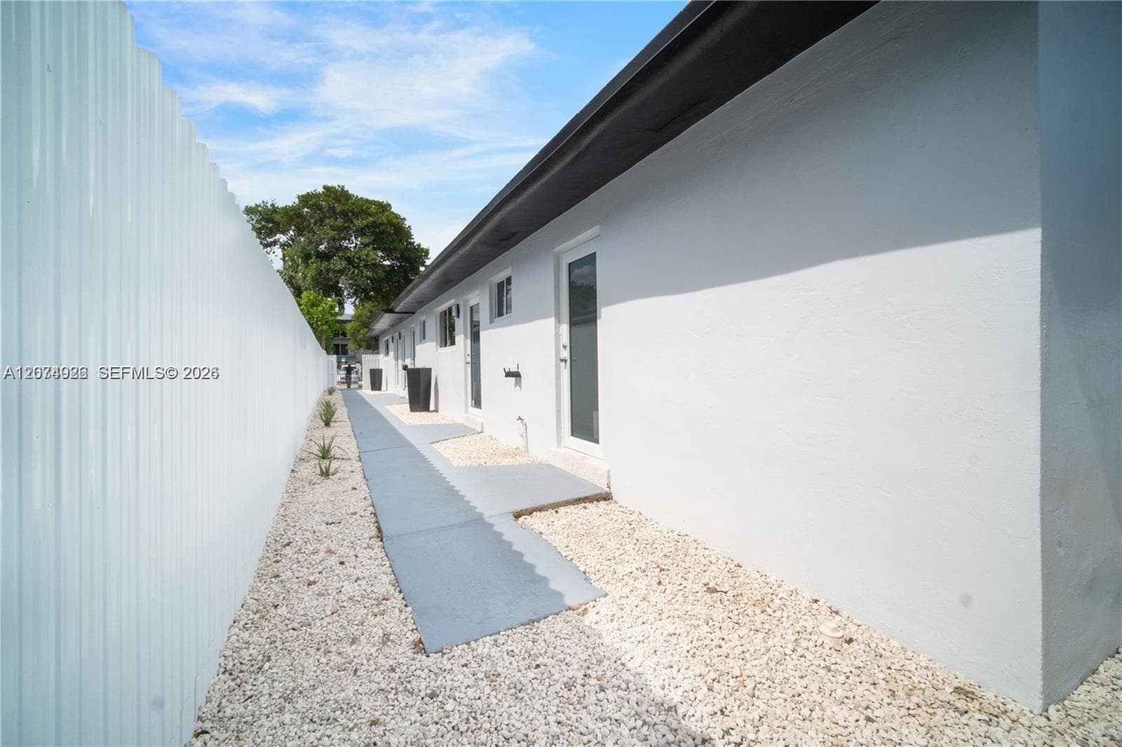 2388-2390 NE 173rd St, North Miami Beach, FL 33160 — zdjęcie 4