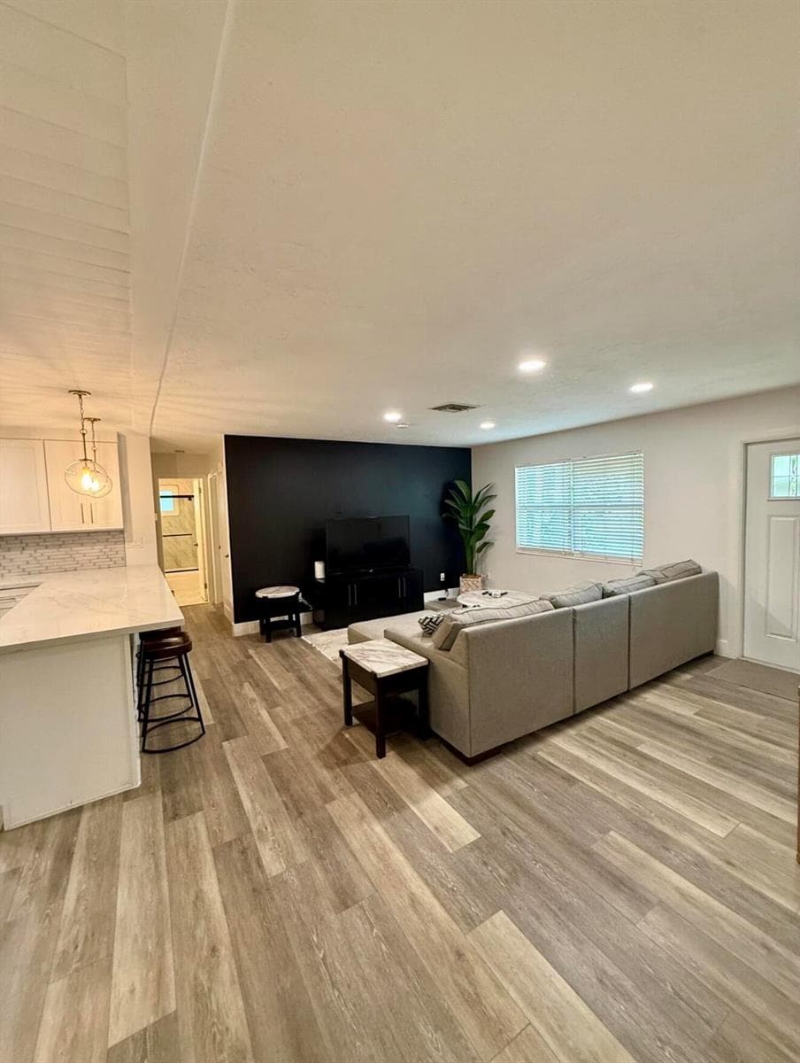 511 SW NORTH RIVER POINT Drive, Stuart, FL 34994 — zdjęcie 3