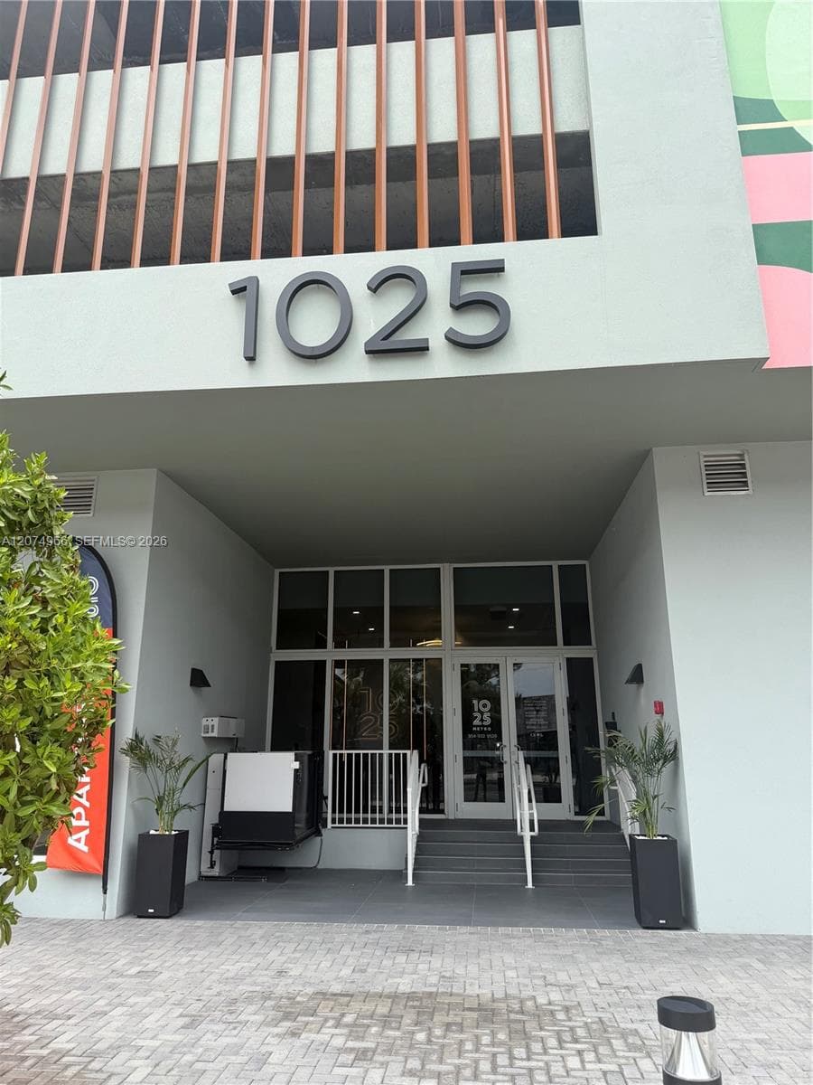 1033 E 25th St # 1, Hialeah, FL 33013 — zdjęcie 2