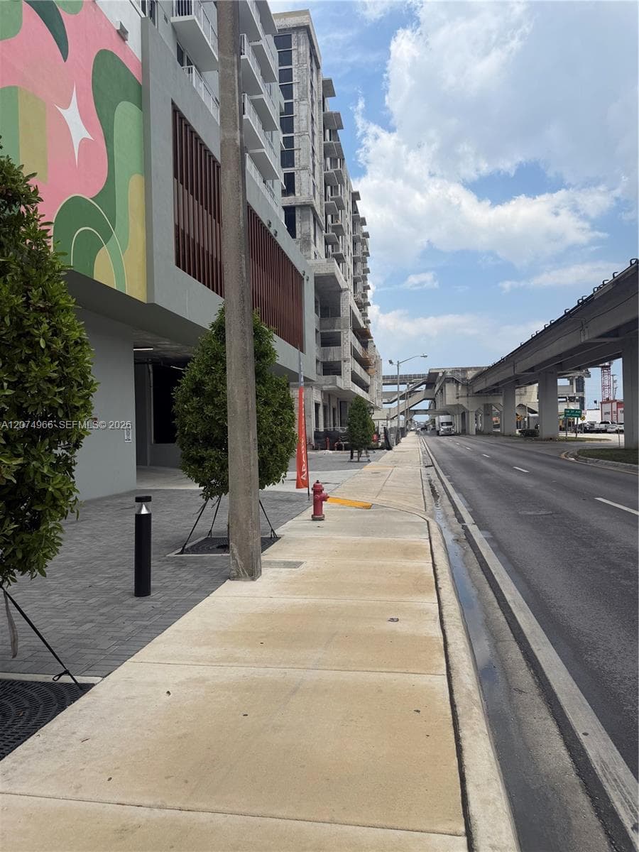 1033 E 25th St # 1, Hialeah, FL 33013 — zdjęcie 3