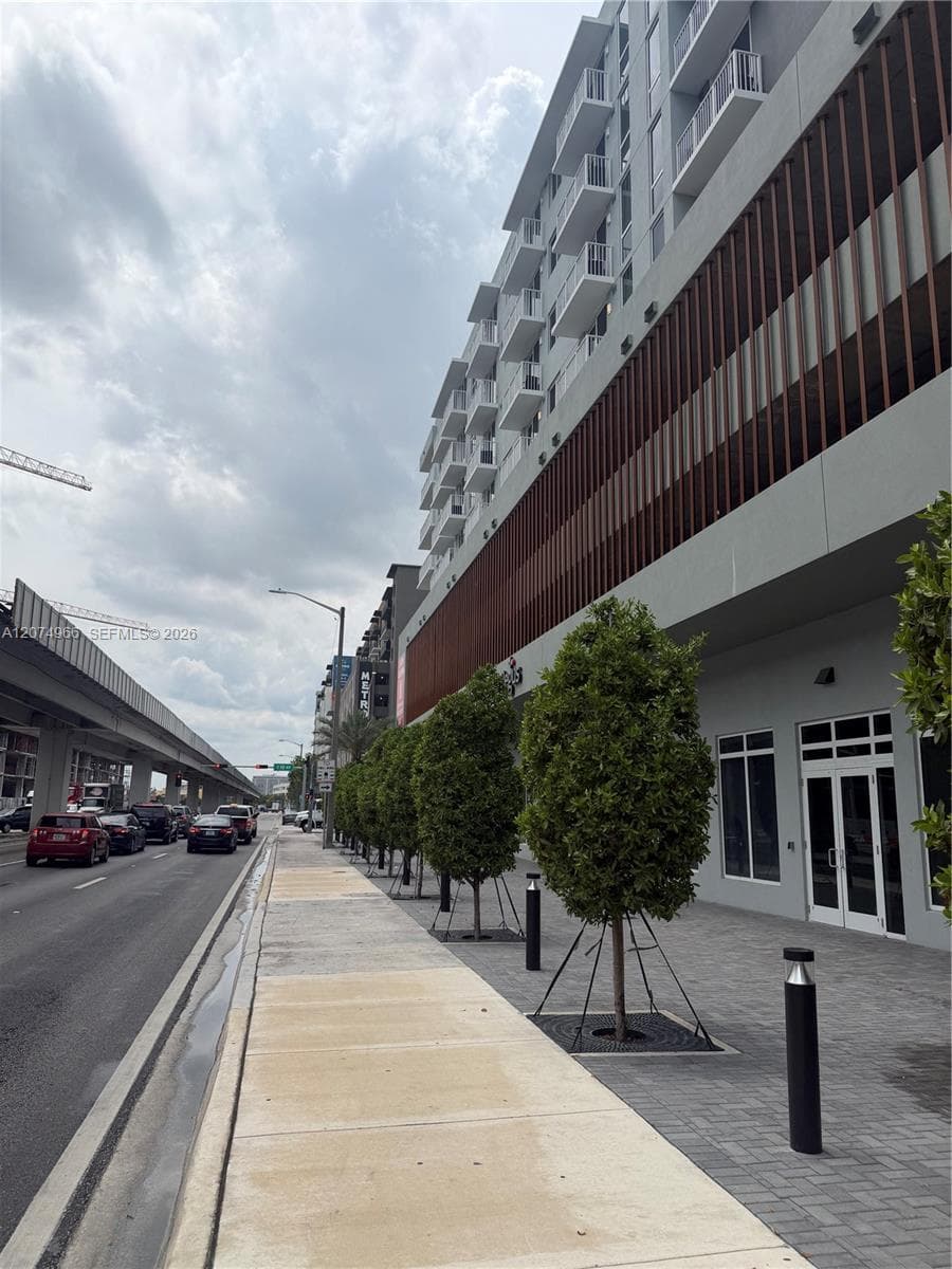 1033 E 25th St # 1, Hialeah, FL 33013 — zdjęcie 4