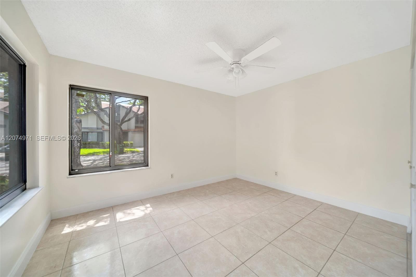 5223 Gate Lake Rd # 5223, Tamarac, FL 33319 — zdjęcie 4