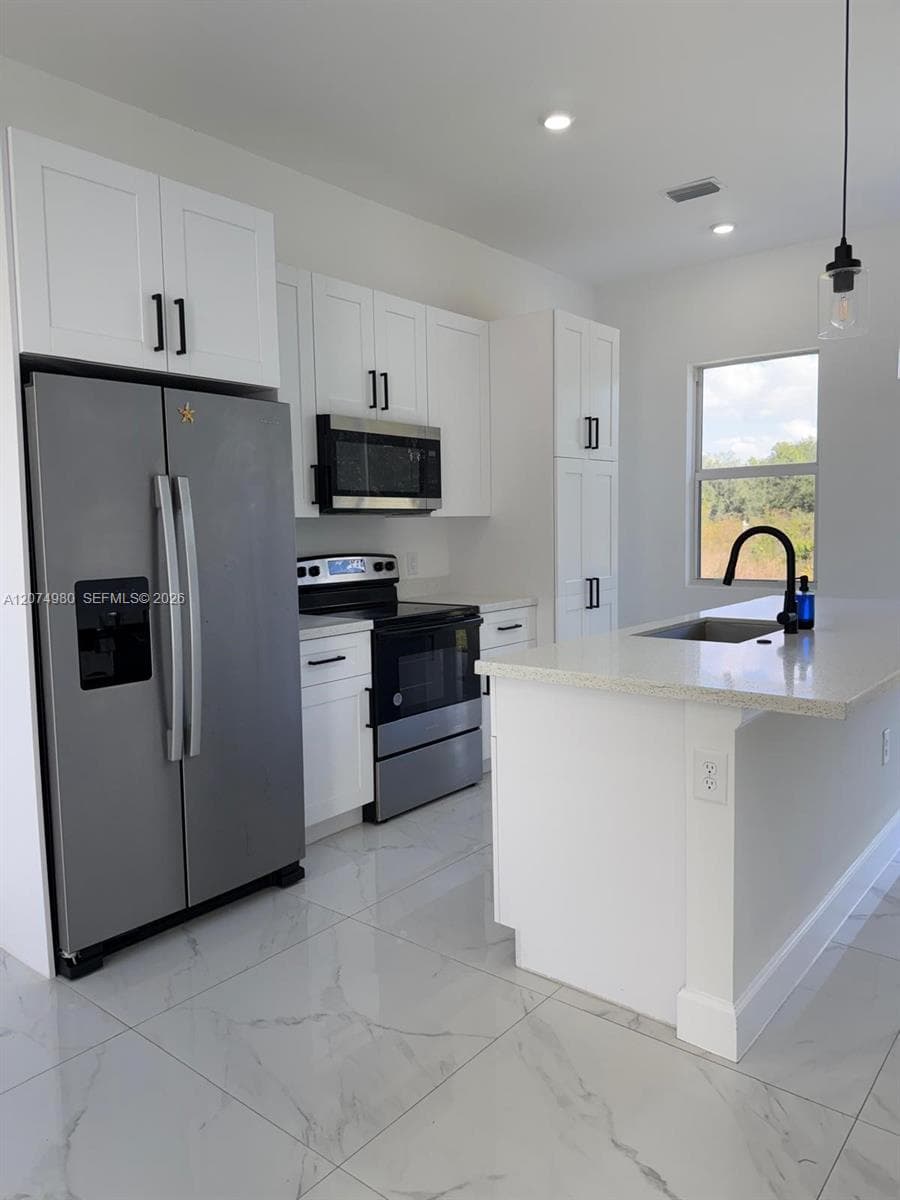 1832 Lindsay St, Lehigh Acres, FL 33972 — zdjęcie 2