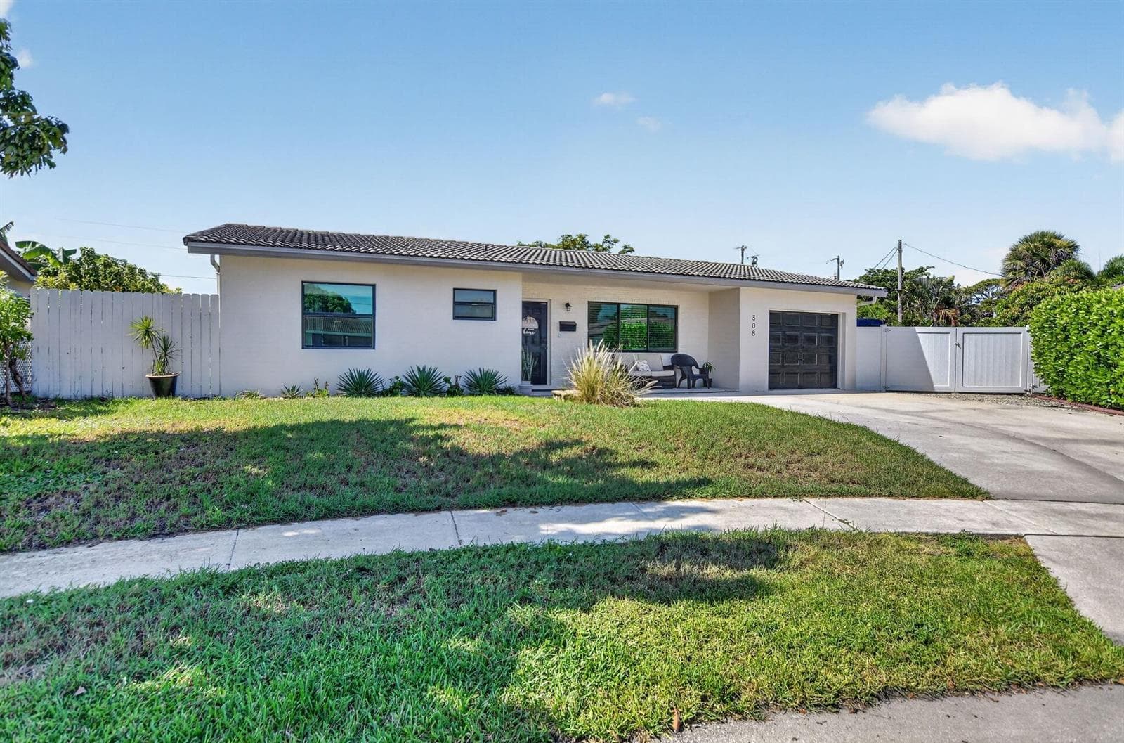 308 SE 2nd Street, Deerfield Beach, FL 33441
