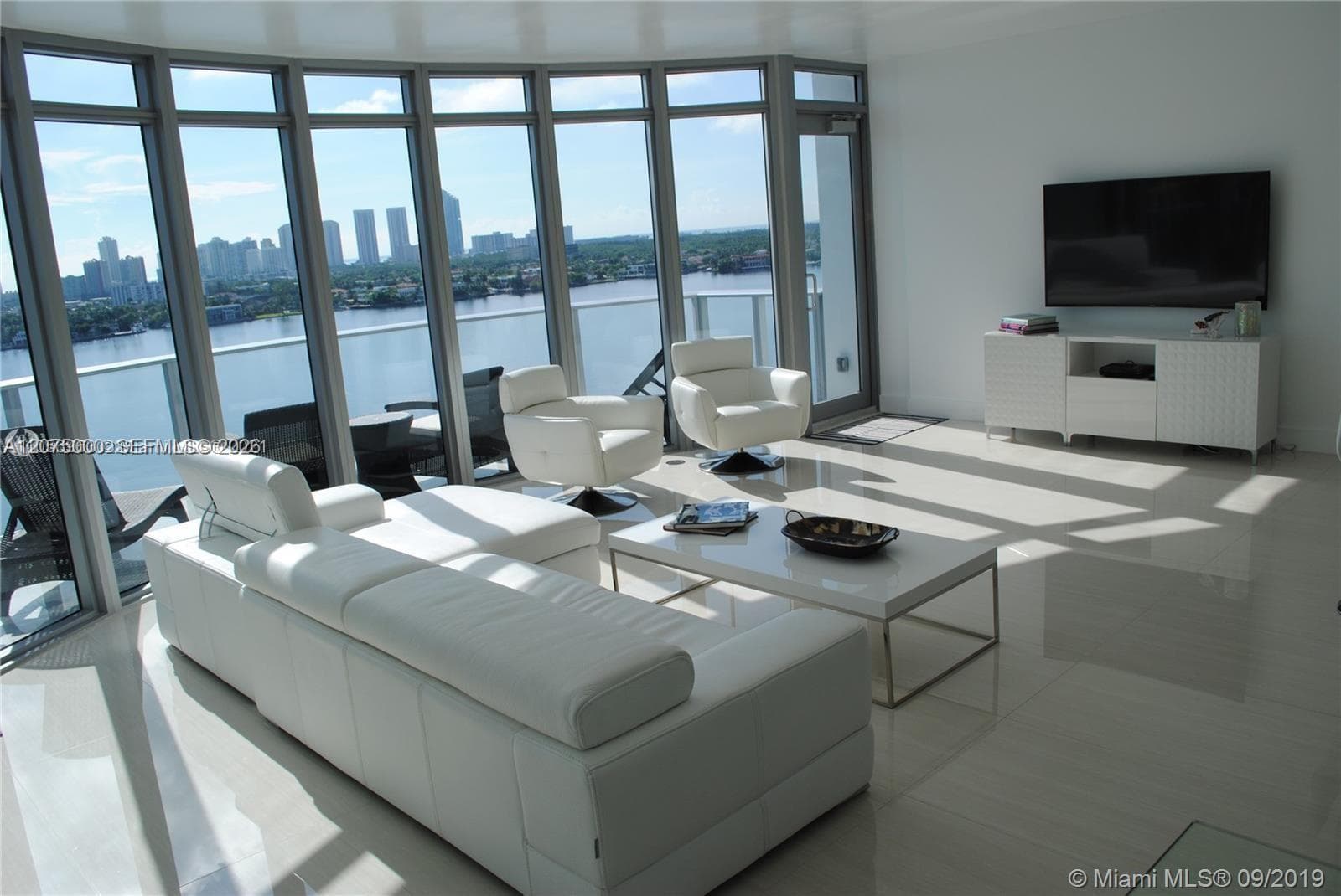17301 Biscayne Blvd # 1211, North Miami Beach, FL 33160 — zdjęcie 4