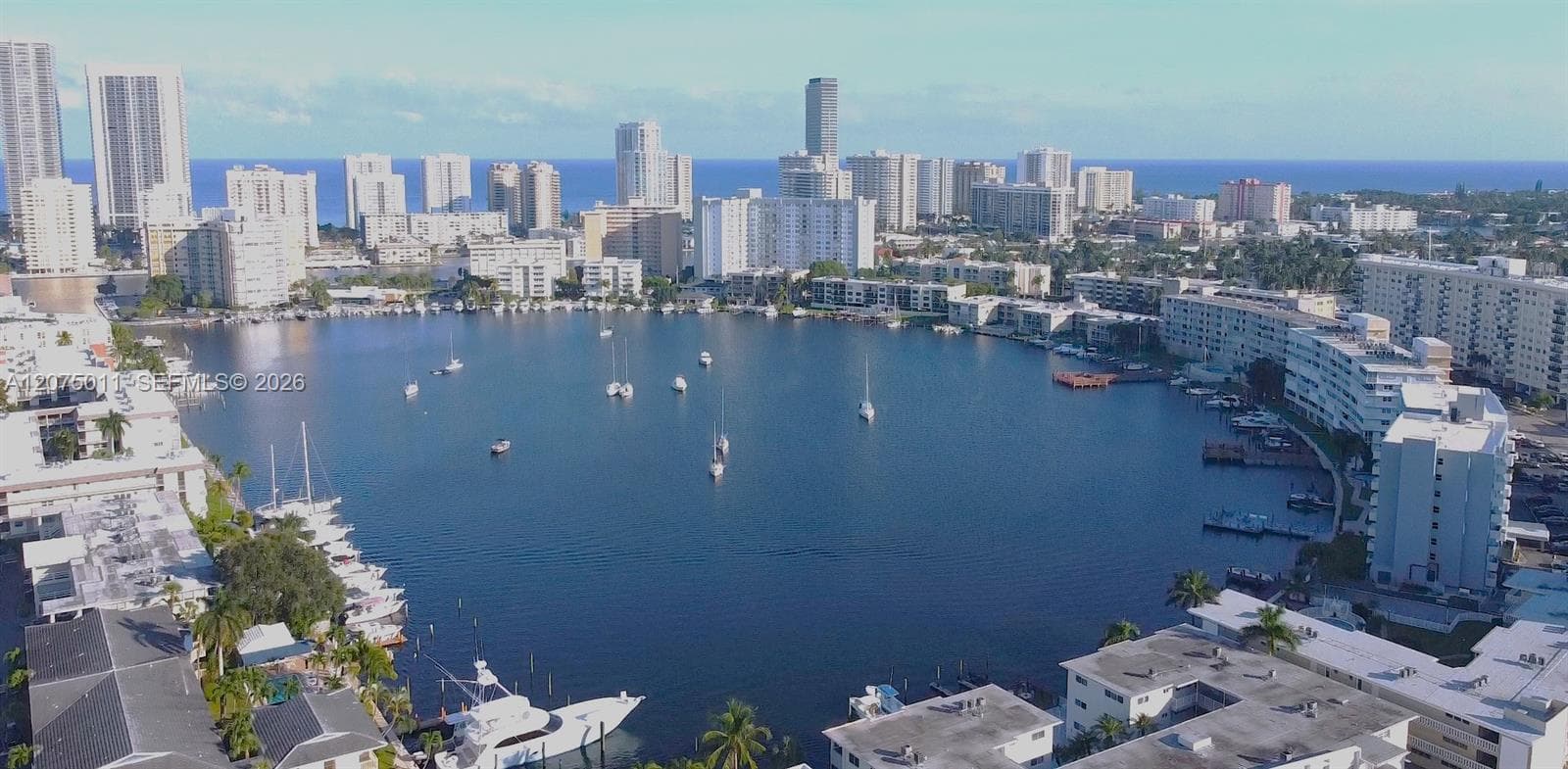 450 GOLDEN ISLES DR # 3C, Hallandale Beach, FL 33009 — zdjęcie 2