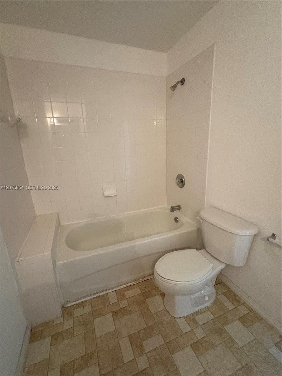 2064 NE 167th St # 3-157, North Miami Beach, FL 33162 — zdjęcie 5