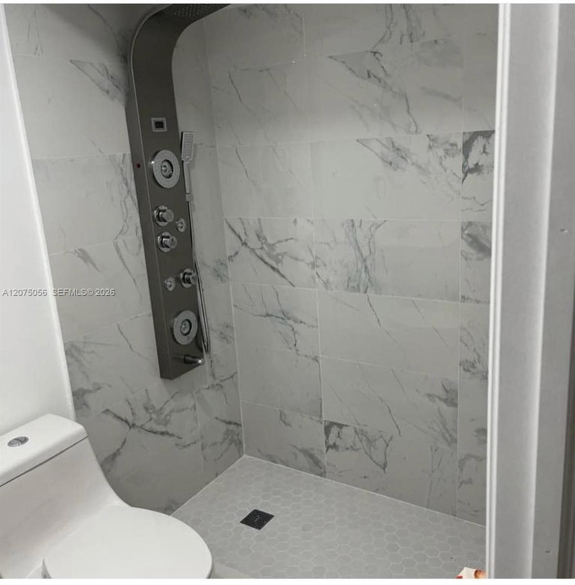 861 NE 1st Pl, Hialeah, FL 33010 — zdjęcie 4