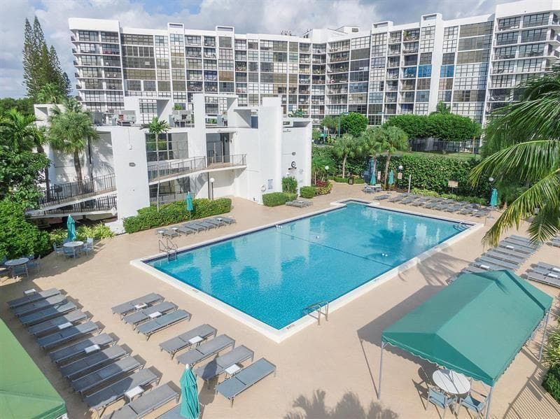 800 Parkview Drive, Hallandale Beach, FL 33009 — zdjęcie 3
