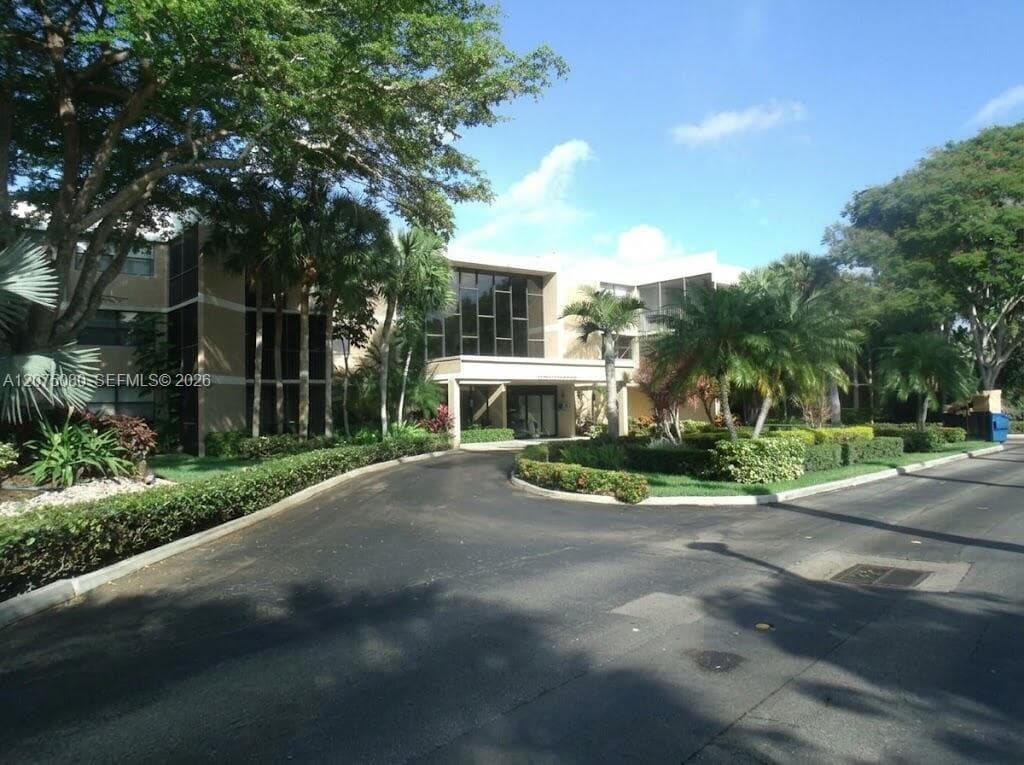 16500 Golf Club Rd # 104, Weston, FL 33326